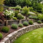 Aménagement jardin en pente : idées écologiques et esthétiques pour un extérieur harmonieux